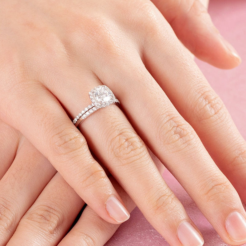 Cushion Cut Moissanite Diamond Ring Set - View 4 | SelinJewels