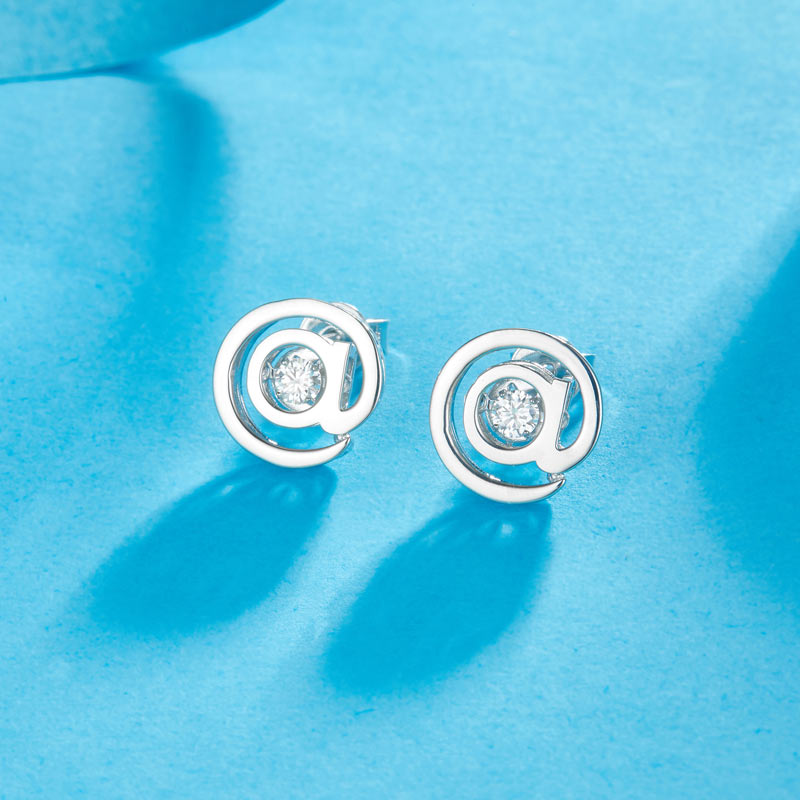 Moissanite Dancing Stone Unisex Stud Earring - Side View | SelinJewels