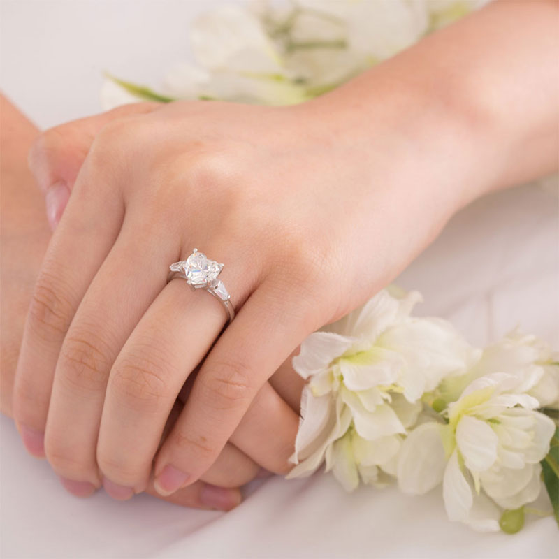Solid 925 Sterling Silver Heart Ring 2 Carat - View 2 | SelinJewels