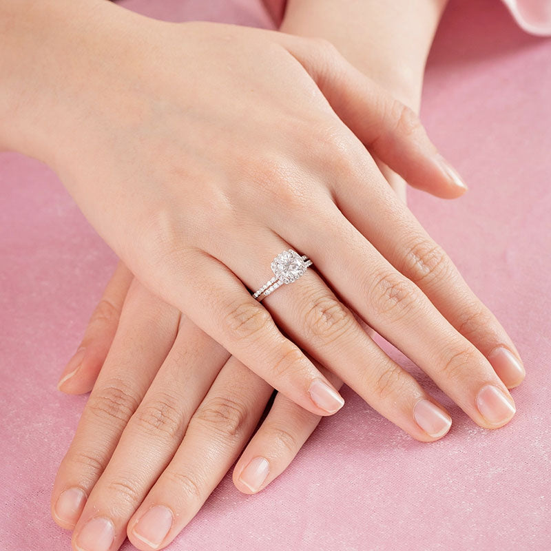 Cushion Cut Moissanite Diamond Ring Set - View 2 | SelinJewels