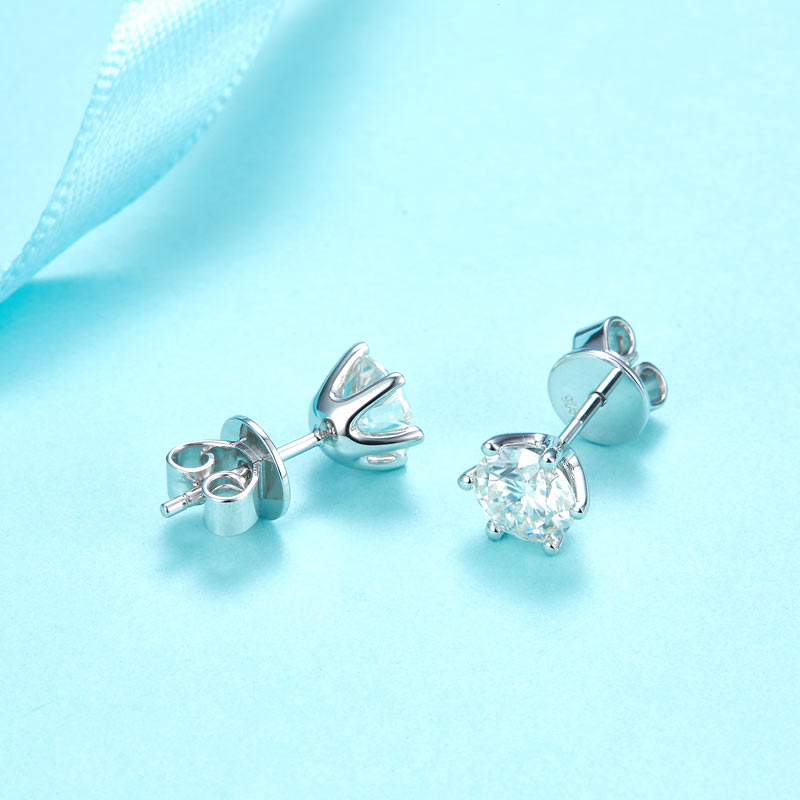 The Solenne Set - moissanite stud earrings side view